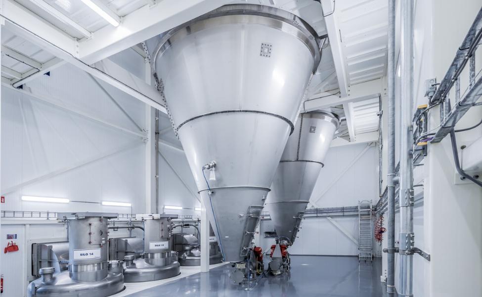 Die beiden 60.000 Liter Nauta-Mischer bei Jonker & Schut